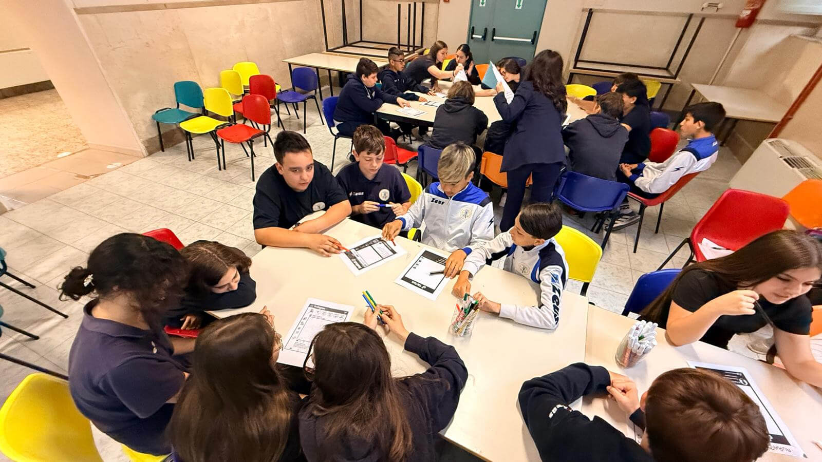 Alunni che lavorano nel progetto "Scommetto su di te"