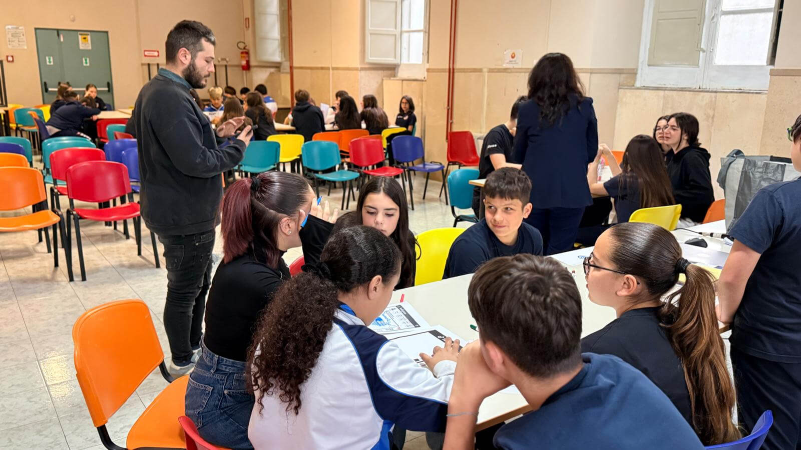 Alunni che lavorano nel progetto "Scommetto su di te"
