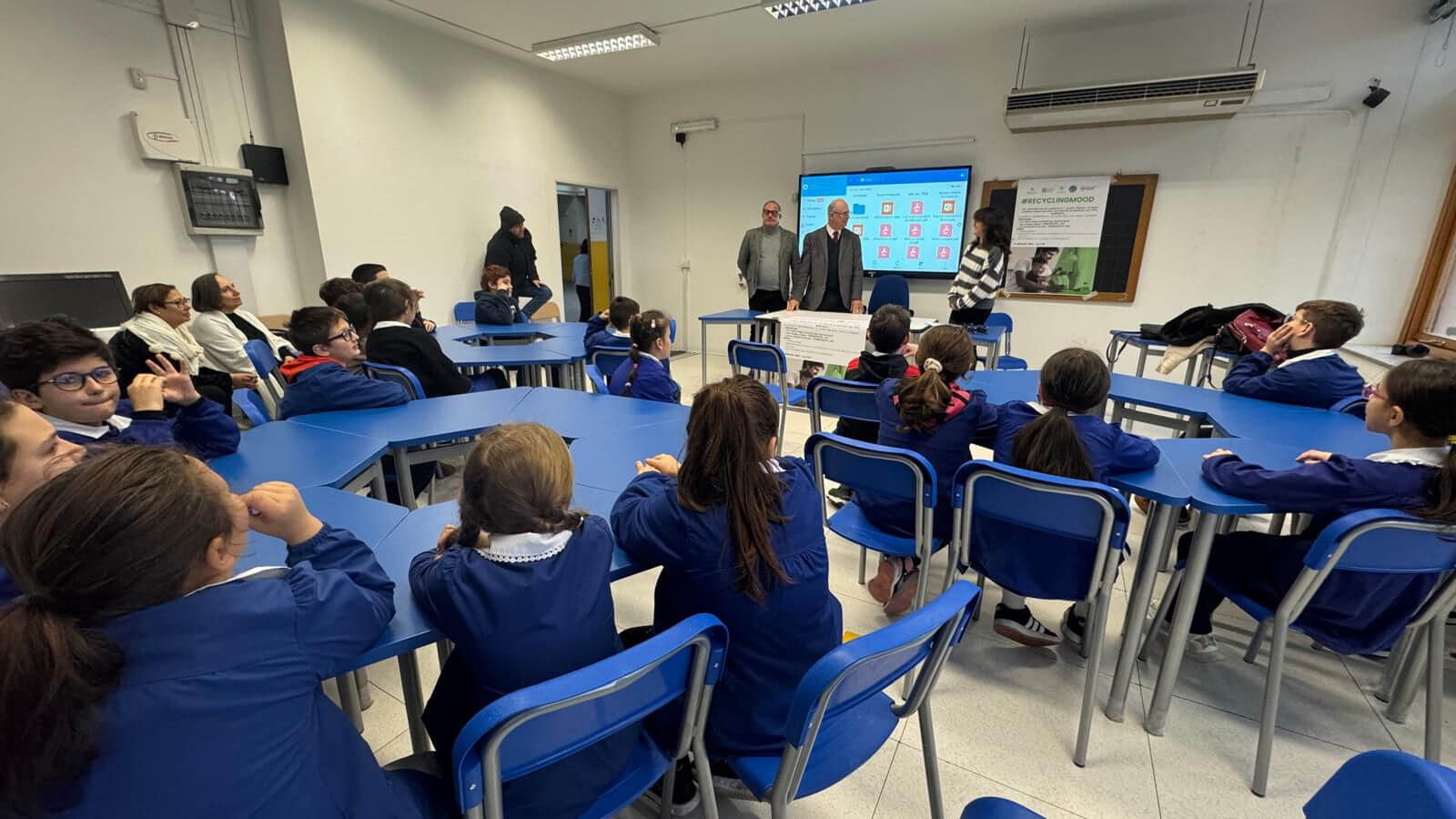 foto scattate durante il tour formativo con le scuole "recycling mood"